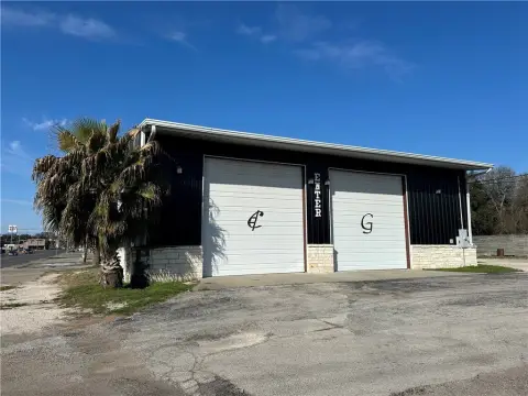 Multi-Use Commercial Property in Beeville
