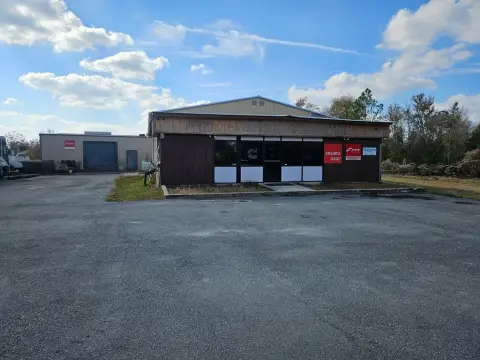 Nashville Warehouse on High-Traffic Highway