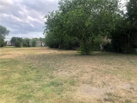 Residential Land in Robstown, TX