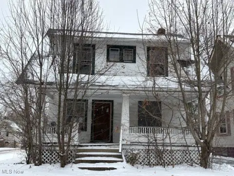 Akron, OH Corner Lot