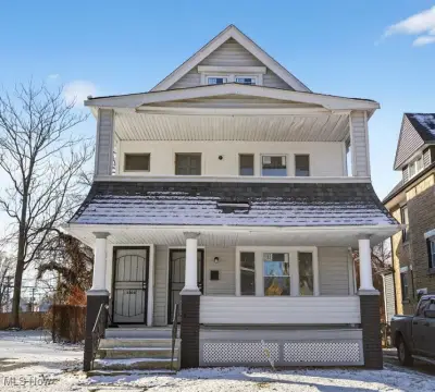 Renovated Duplex in South Collinwood
