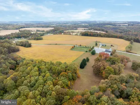 Expansive Land Parcel in Red Lion