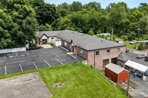 Multi-Purpose Office Building on Busline