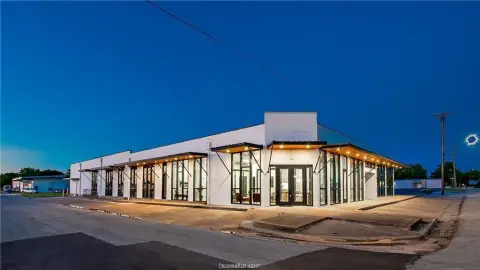 Renovated Retail/Office Space in Bryan
