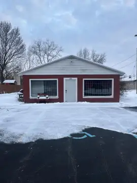 Versatile Commercial Building in Albion