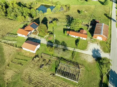 Hillsboro Farm with Versatile Structures