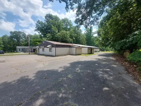 Versatile Commercial Building in Niles
