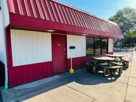 Turnkey Pizzeria in Prime Location