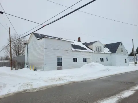 Office/Warehouse Space with Living Apartment