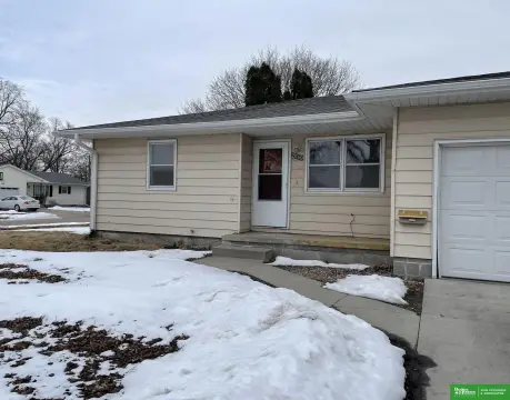 Well-Maintained Duplex in East Fremont