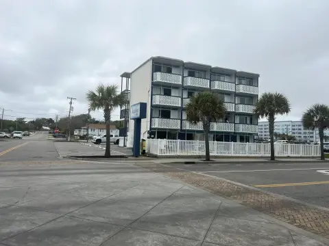 Four-Story Motel with Manager Quarters