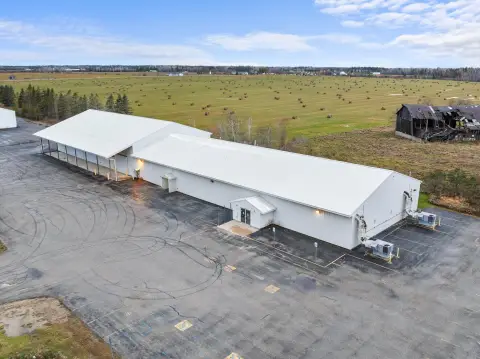 Versatile Commercial Building in Cheboygan