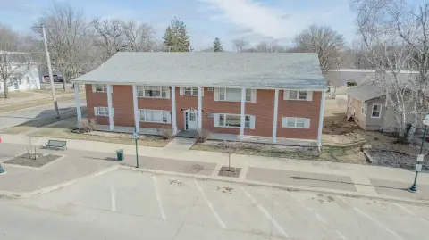 Spirit Lake Eight-Unit Apartment Building