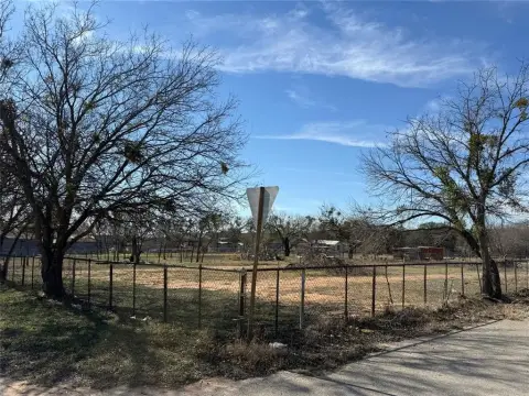 Corner Lot in Brownwood, TX