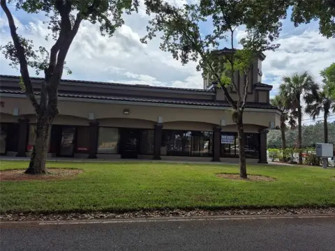 Refreshed Corner Suite in Plaza