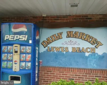 Established Market Near Lewes Beach