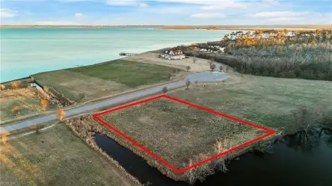 Pond-Front Lot in Currituck Crossing