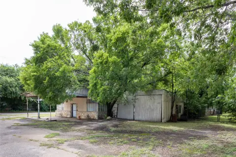 Gas Station with Three-Bay Building