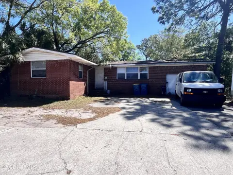 Commercial Zoned Building in Jacksonville