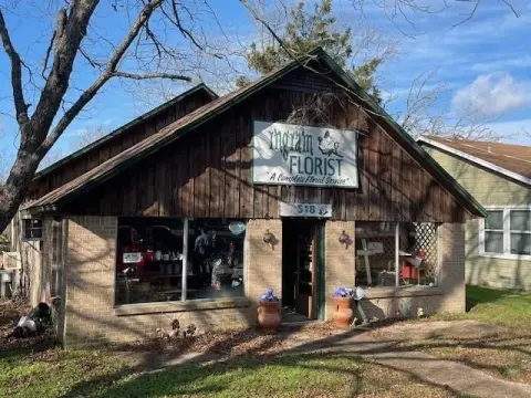 Former Floral Shop in Mexia
