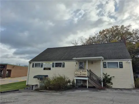 Retail Building in Strongsville, OH