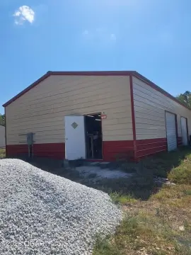 Auto Shop with Hydraulic Lift