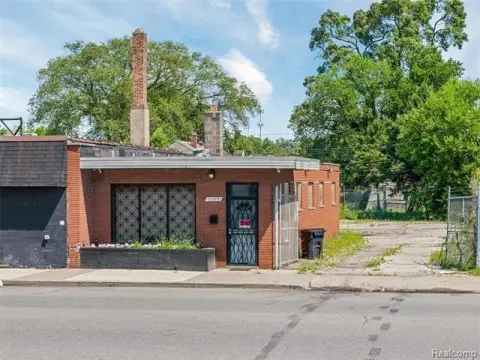 Detroit Commercial Space on E 7