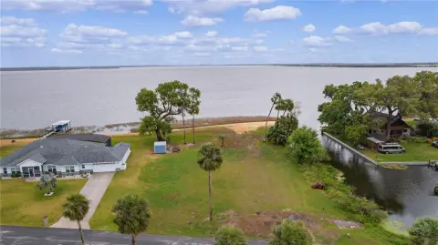 Waterfront Peninsula Lot on Lake Griffin