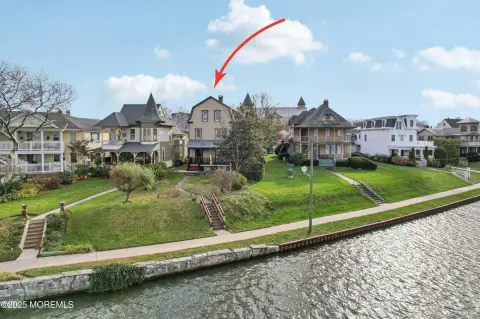 Lakefront Property Near Beach