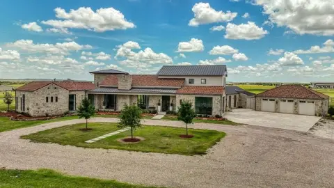 Equestrian Estate Near Benbrook Lake