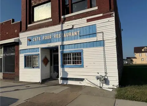 Restaurant Building with Interstate Access