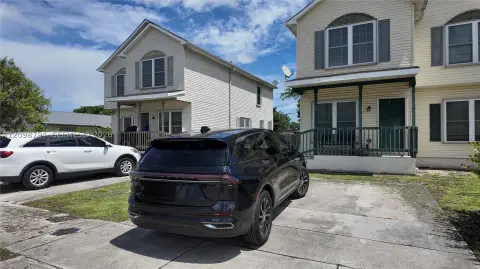 Duplex with In-Unit Laundry