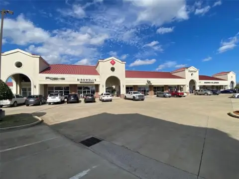 Upscale Retail Space on Airline Drive
