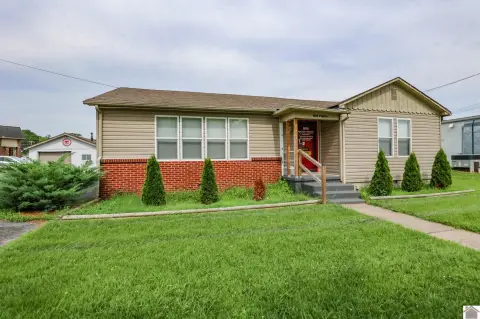 Commercial Building in High-Traffic Location