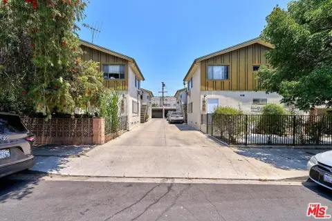 Picture of Apartment buildings at 968 S New Hampshire Ave, Los Angeles, CA