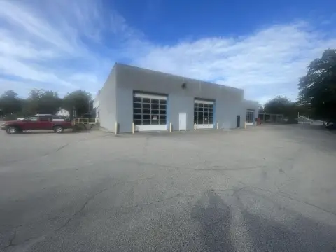 Commercial Space with 14' Doors