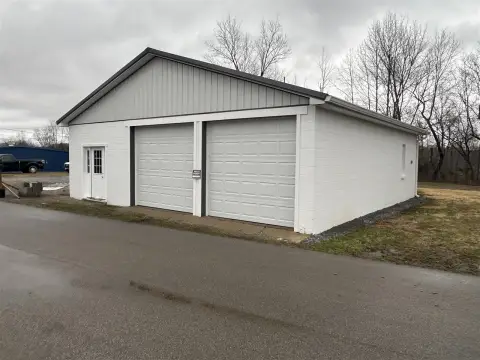 Versatile Commercial Building in Scottsville