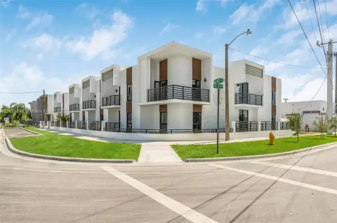 Miami Fourplex with High-End Finishes