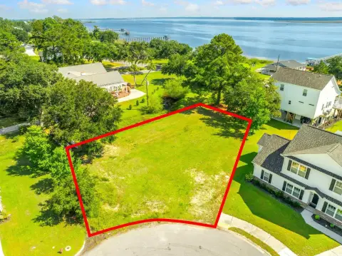 Residential Lot in Harbor Club