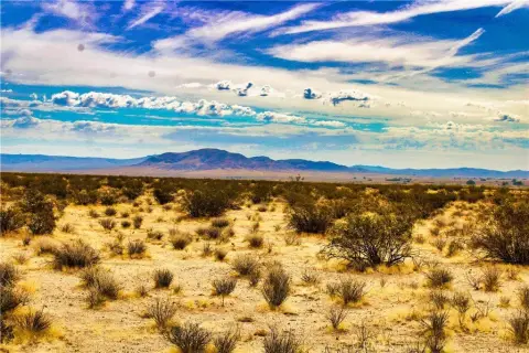 Hinkley 7.5-Acre Desert Oasis