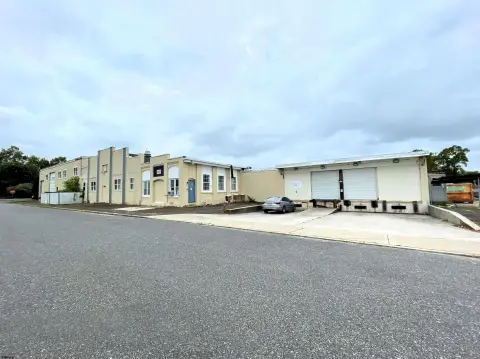 Warehouse with 30' Ceilings