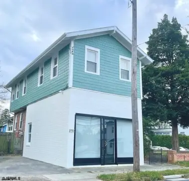 Versatile Mixed-Use Investment Opportunity