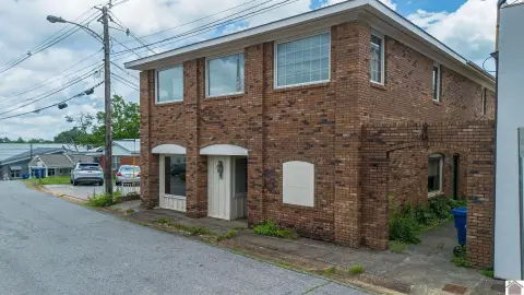 Two-Story Commercial Building in Benton