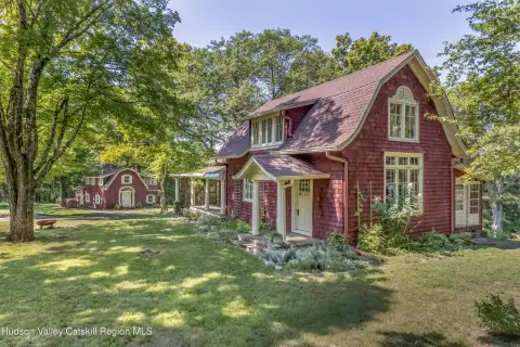 Cragsmoor Multifamily Property with Cottage