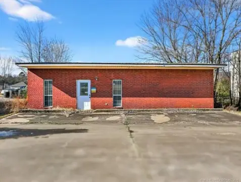 Poteau Commercial Building on Broadway
