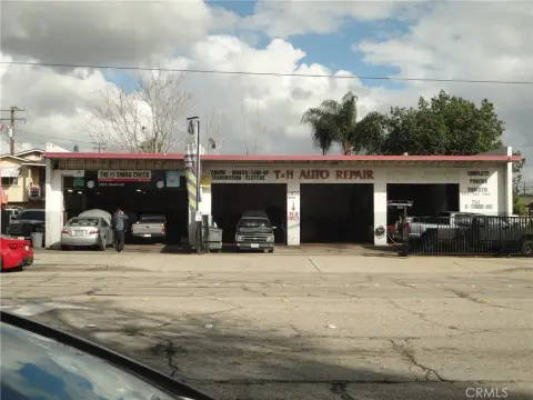 Pomona Auto Service Property