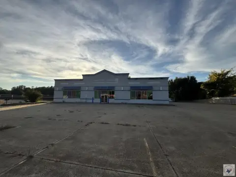 Freestanding Retail Building