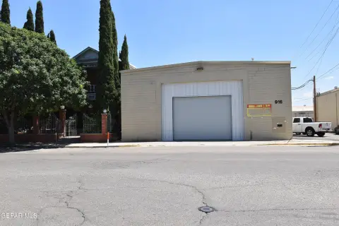 Updated Second-Floor Creative Space