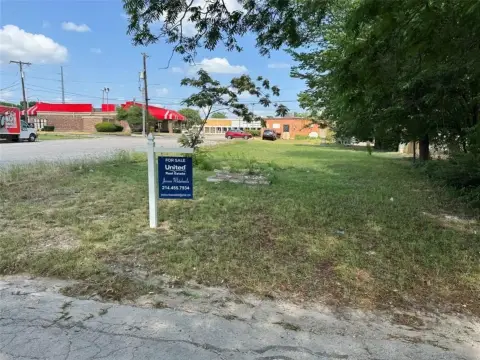 Commercial Lot in High-Visibility Location