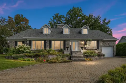 Vacant Duplex with Flexible Layout